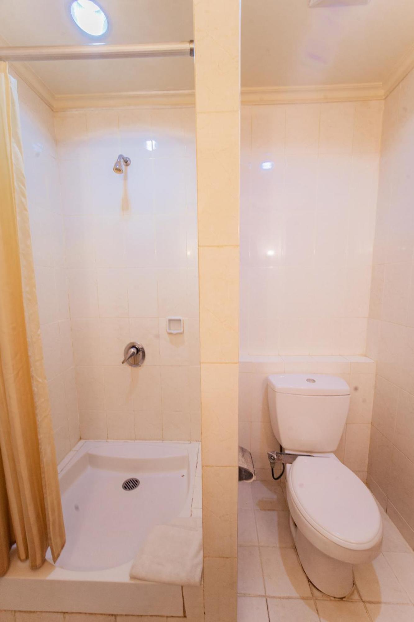 Adika Hotel Bahtera Klandasan Kecil Exterior foto