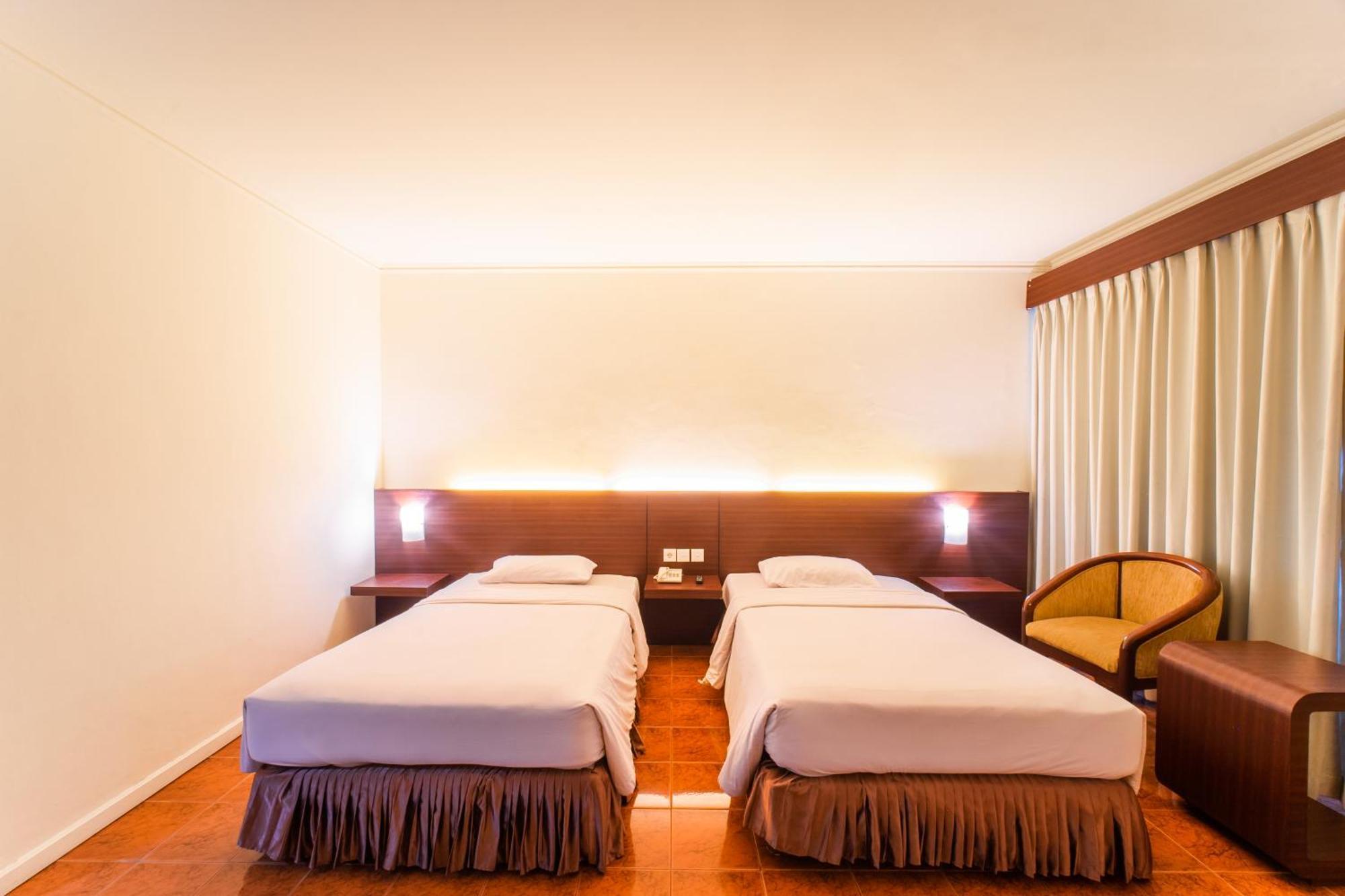 Adika Hotel Bahtera Klandasan Kecil Exterior foto