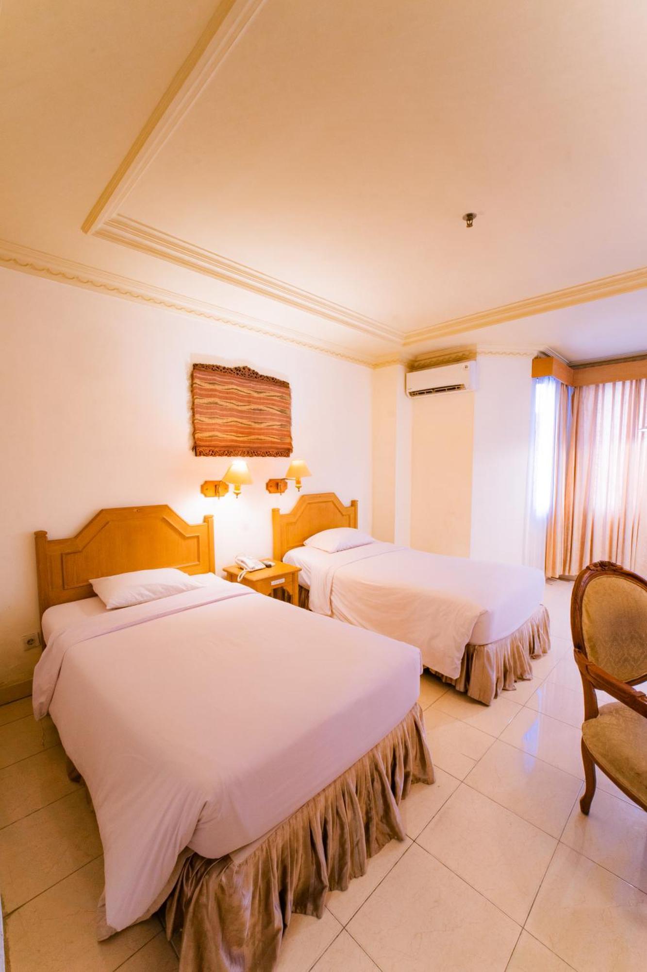 Adika Hotel Bahtera Klandasan Kecil Exterior foto