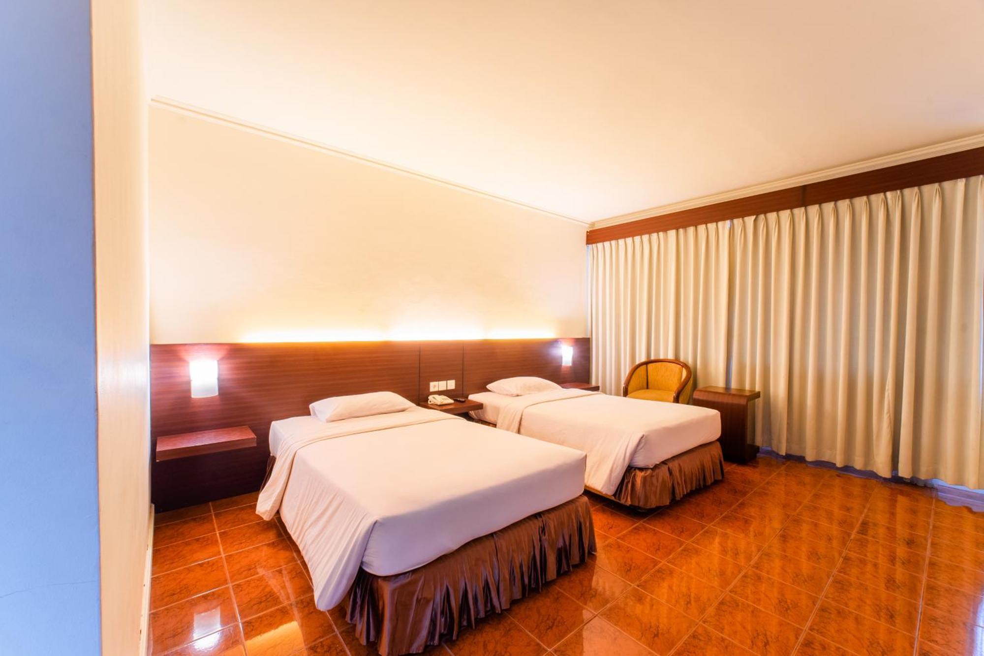 Adika Hotel Bahtera Klandasan Kecil Exterior foto